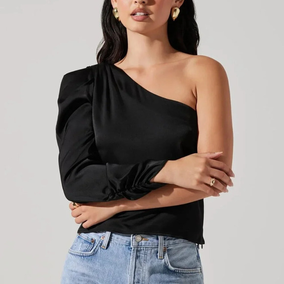 NWT ASTR ASYMMETRICAL PUFF SLEEVE TOP - BALCK Sz: L - Picture 3 of 9